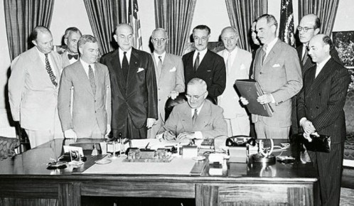 Андрей Луговой: 4 апреля 1949 года 12 западных стран подписали договор о создании НАТО