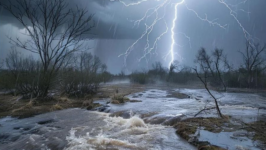 Экстренное штормовое предупреждение объявили на Кубани