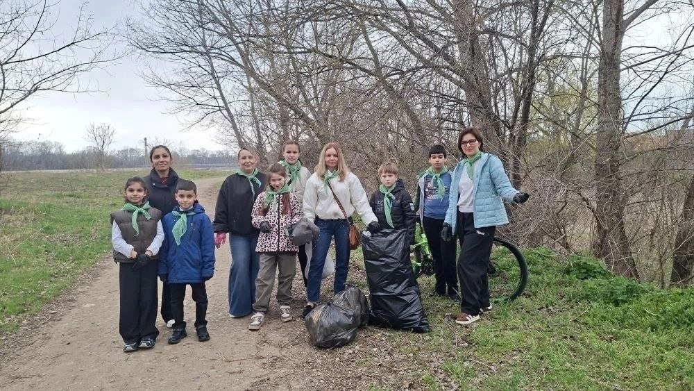 НА БЕРЕГУ РЕКИ КУБАНЬ ПРОВЕЛИ СУББОТНИК