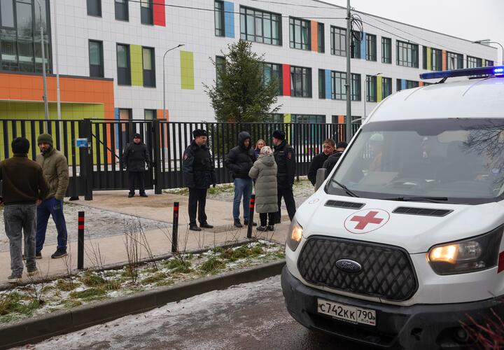 Девятиклассник напал с ножом на учителя русского языка в российском регионе. Педагог скончалась в больнице