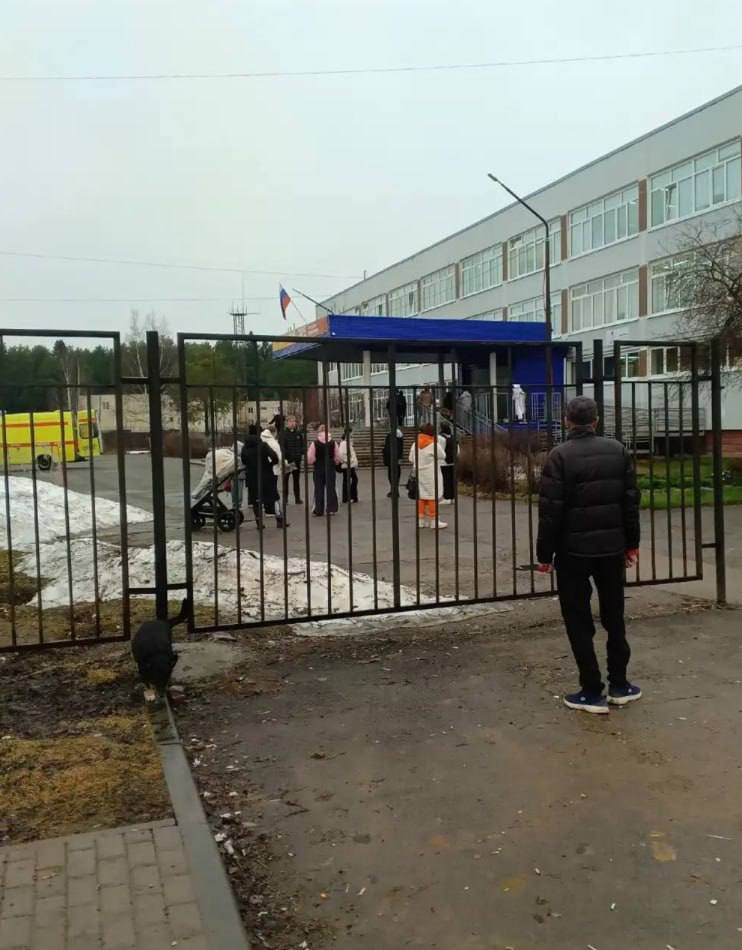 Ученик зарезал педагога в школе