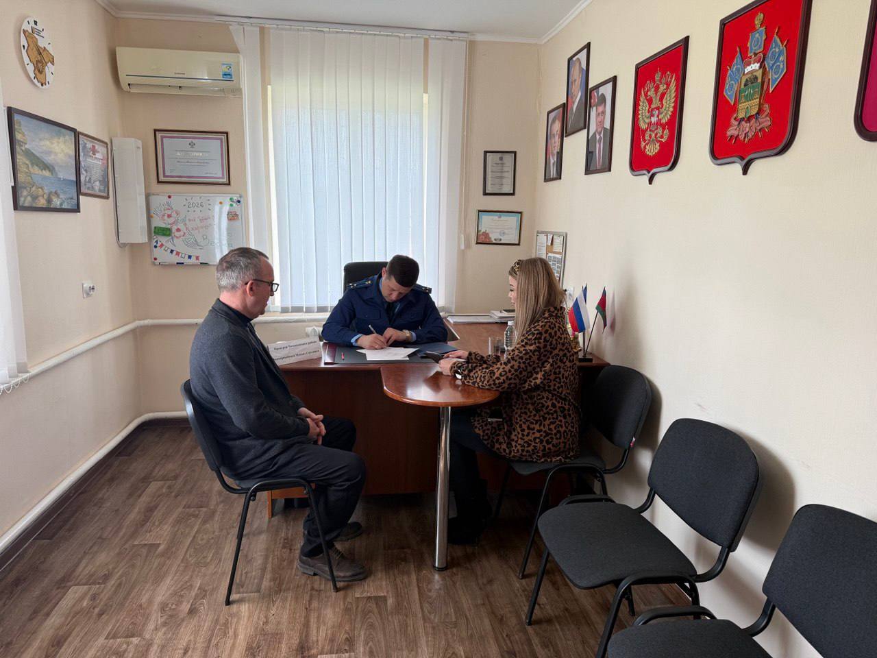 Прокурором Тимашевского района проведен выездной личный прием граждан в отдаленном сельском поселении