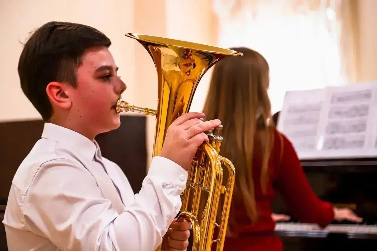 Новые возможности для юных талантов: Детские школы искусств Краснодара получили музыкальные инструменты в рамках национального проекта «Семья»
