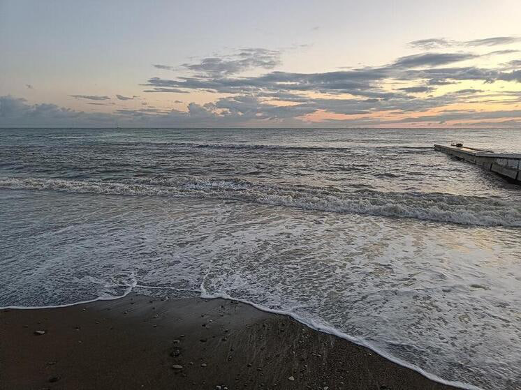 У побережья Анапы заметили нефтяное пятно