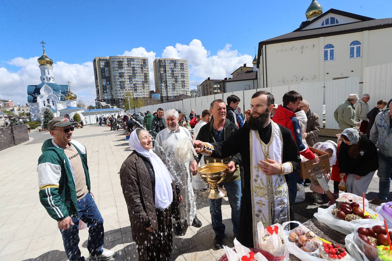 В Великую субботу в храмах Анапского благочиния освящают пасхальные угощения