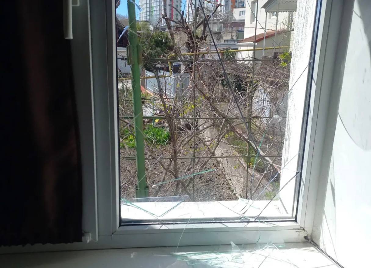 Последствия ночной атаки БПЛА на Новороссийск — на фото