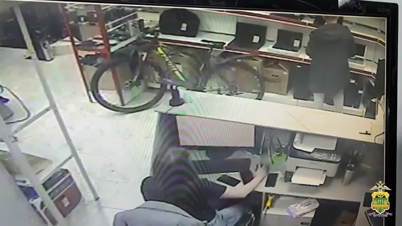 Неудачный шопинг! В Сочи задержали похитителя ноутбука