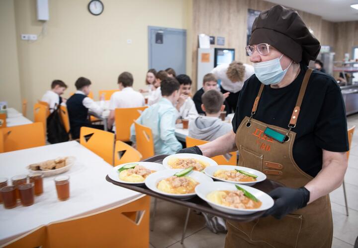Из-за многочисленных жалоб на школьные столовые в Краснодаре начали проверку