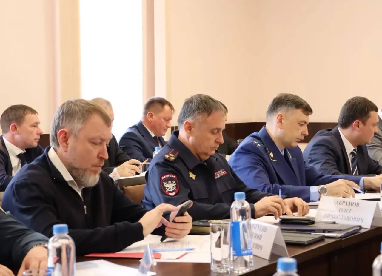 Сегодня, 15 апреля 2026 года, природоохранный прокурор Владимир Колесников принял участие в совещании по вопросам состояния туристской отрасли города-курорта Геленджика под председательством заместителя Губернатора...