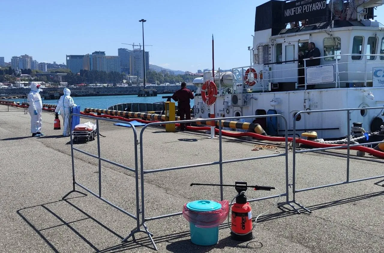 В морском пункте пропуска Сочи прошли учения по отработке действий в случае обнаружения больного с подозрением на холеру