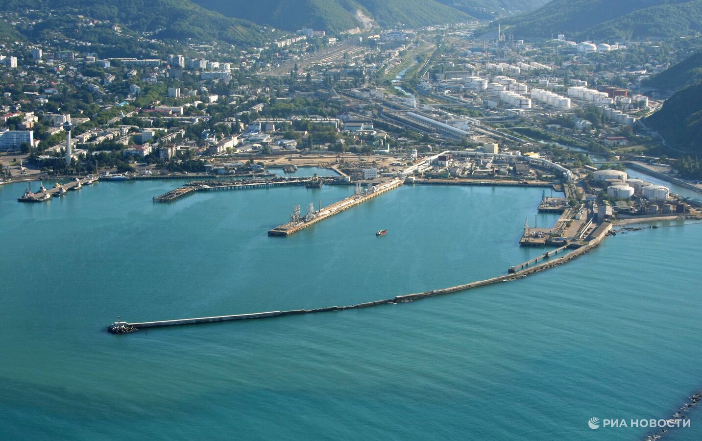 В Туапсе после атаки БПЛА отменили занятия в школах