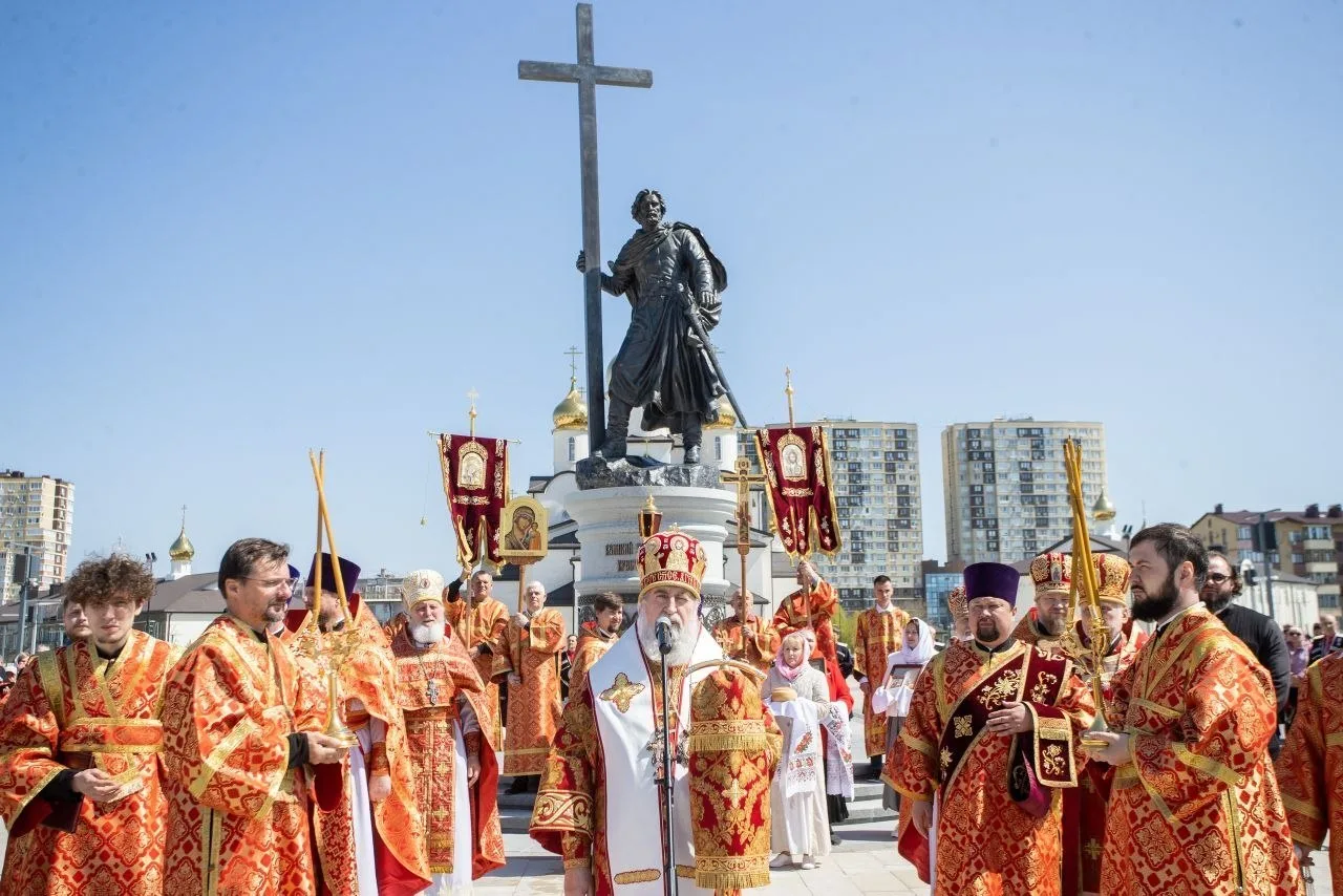 В Анапе открыли памятник князю Владимиру