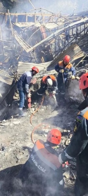 В Туапсе разбирают конструкции частного дома после беспилотного удара ВСУ