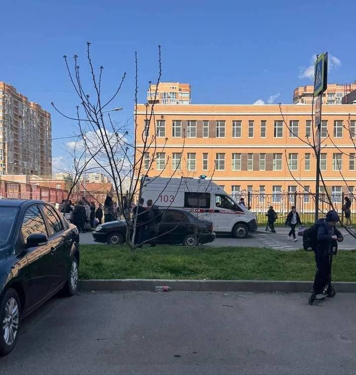 Девятиклассник распылил перцовый баллончик в школе в Краснодаре — два ребенка в больнице