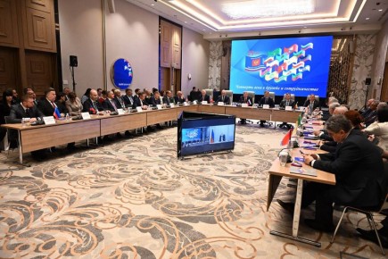 � �������-��-���� ���������� �����������, ������������ � 25-����� ����-���������� ������������� ����������