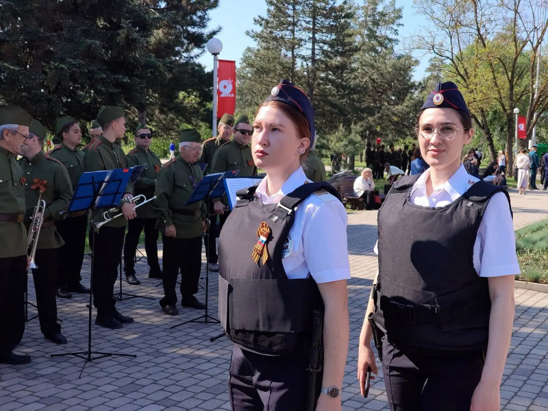 В Краснодарском крае полицейские обеспечили охрану общественного порядка во время празднования Дня Победы