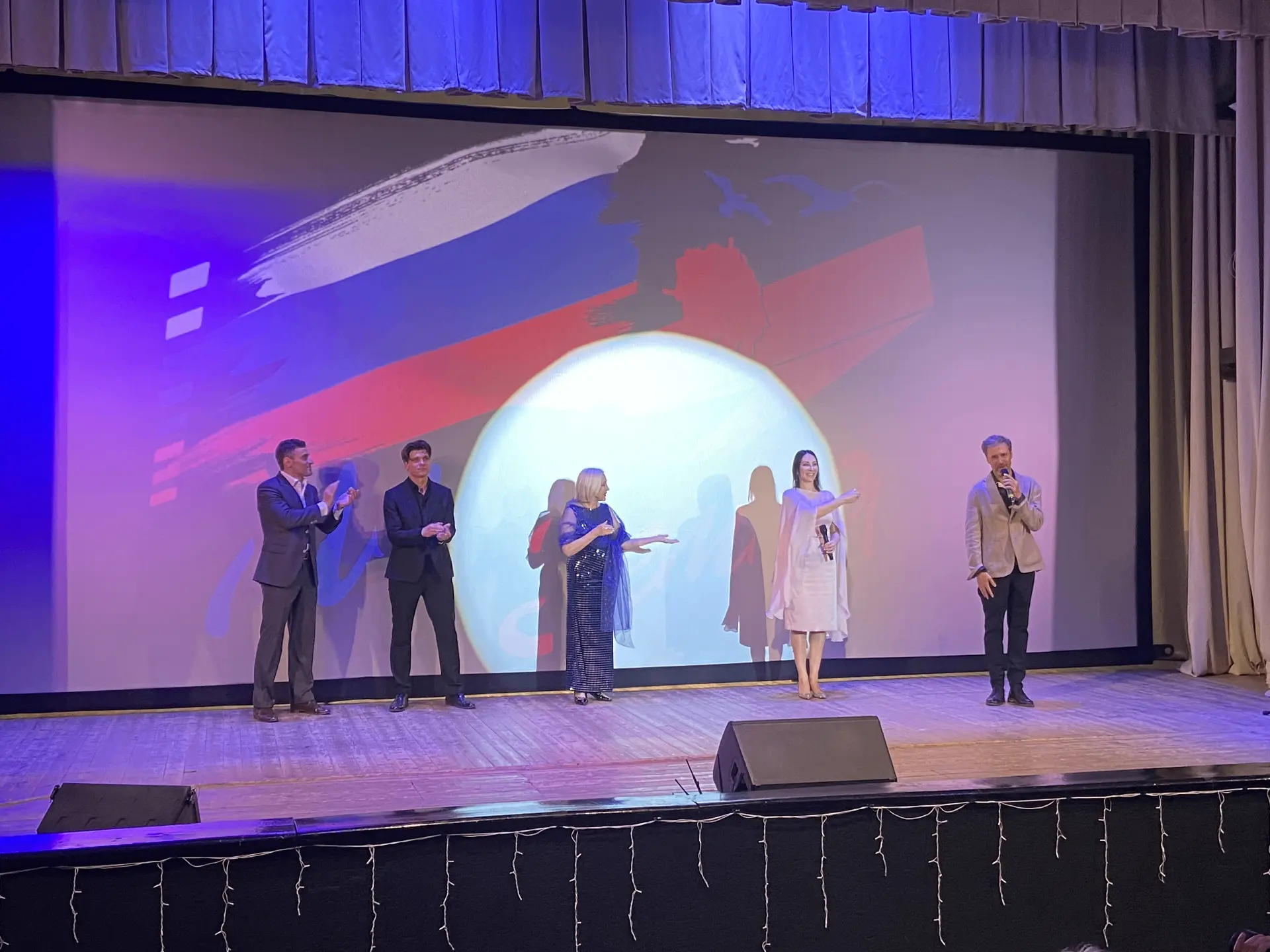 Звездный десант участников кинофестиваля «Малая Земля» провел вечер в гостях у жителей села Мысхако