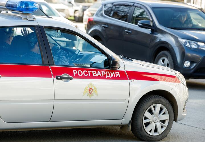 В Краснодаре буйный пациент пытался убежать от медиков
