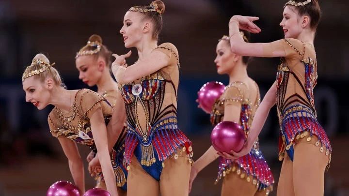 Российские гимнасты будут выступать на международной арене с флагом и гимном