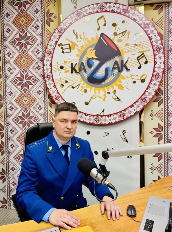В рамках работы по правовому просвещению и правовому информированию прокурор отдела государственных обвинителей прокуратуры края Ткаченко Дмитрий Владимирович принял участие в программе "Ваше право" на радио "Казак FM" и...