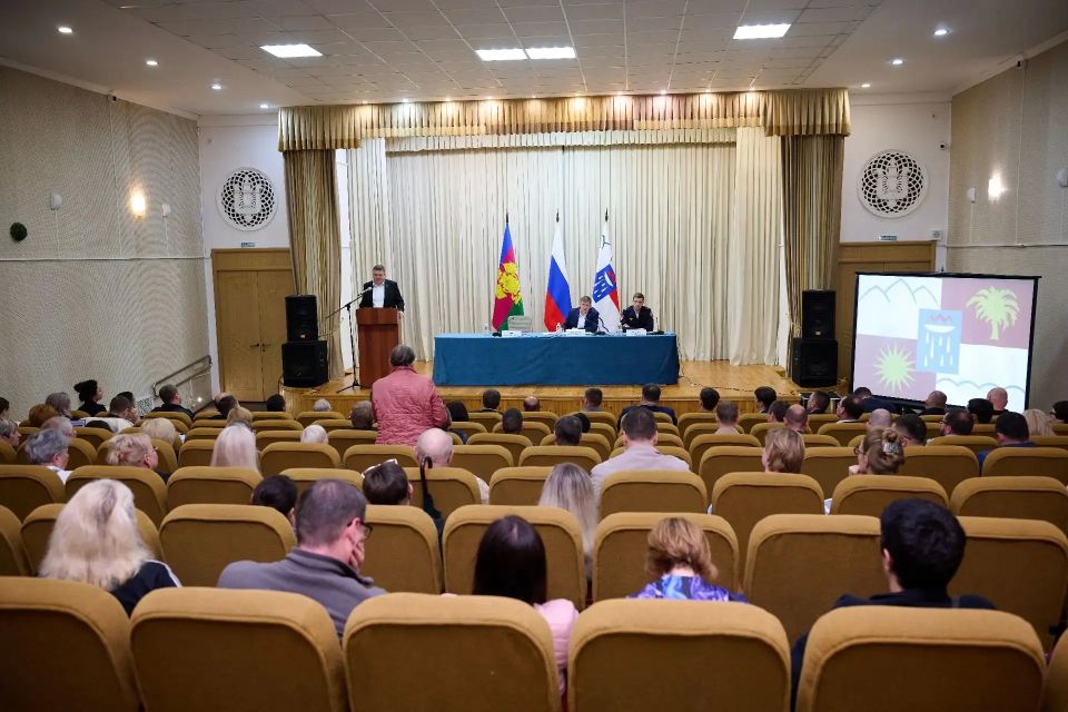 В Хостинском районе Сочи на встрече с населением обсудили вопросы благоустройства