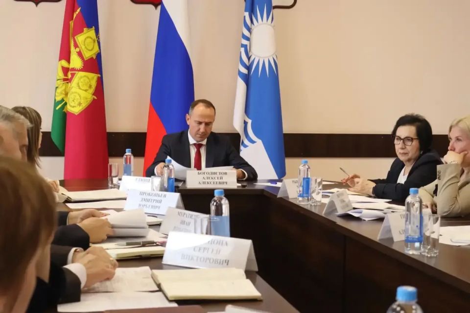Алексей Богодистов: Провели расширенное совещание по вопросам работы МУП «Тепловые сети» и подготовки к осенне-зимнему периоду 2026-2027 годов