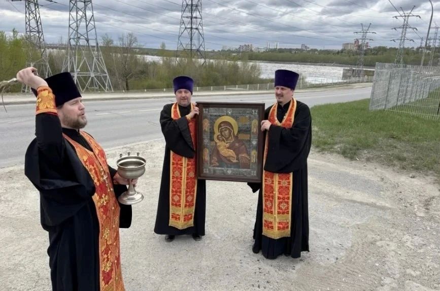 В Перми провели молебен и крестный ход вокруг города для защиты от беспилотников