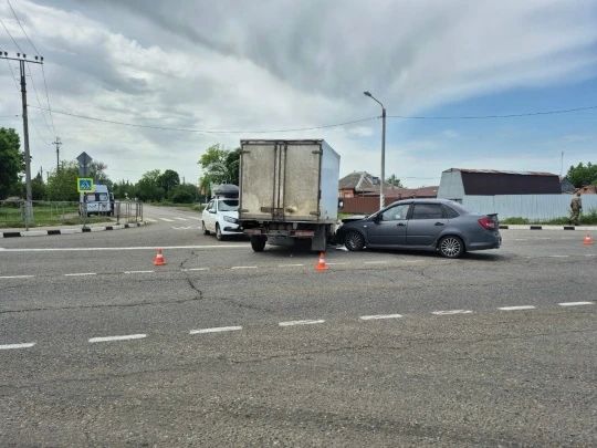 В Ейском районе произошло ДТП, в результате которого пострадал несовершеннолетний пассажир автомобиля «Лада Гранта»