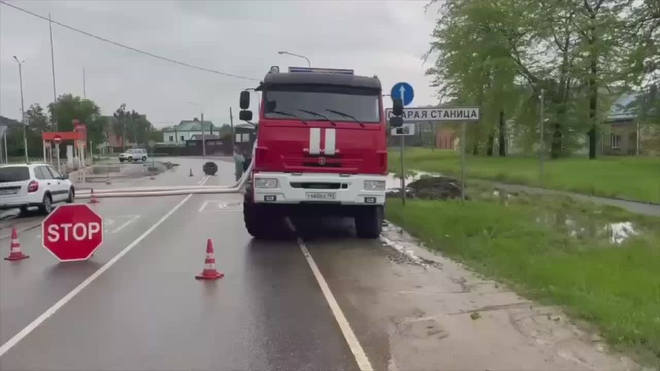 В четырех муниципалитетах Краснодарского края борются с последствиями сильного ливня
