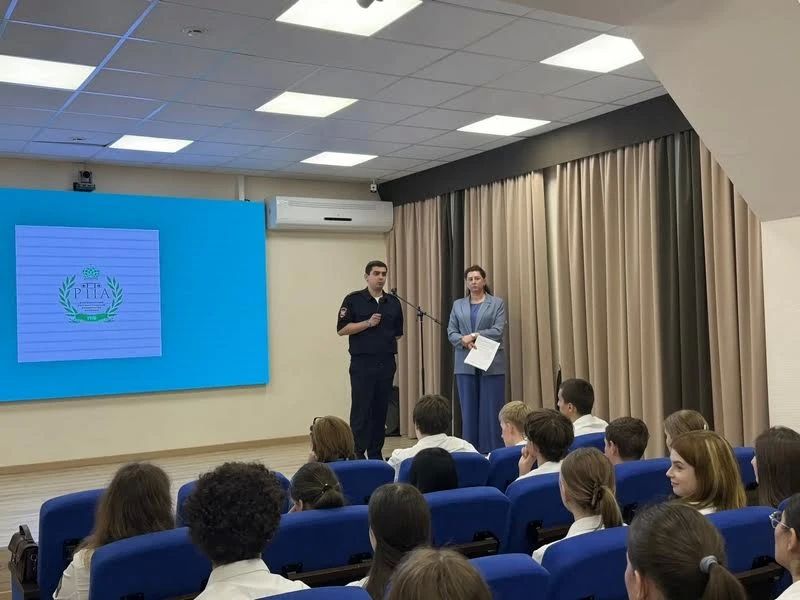 В Сочи транспортные полицейские провели акцию «Уступи дорогу поездам»