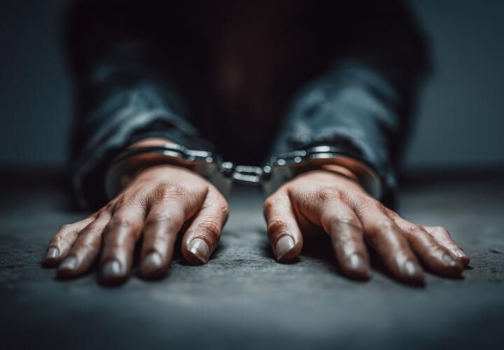Пойман после шести лет в бегах. Экс-полицейский из Сочи получил срок за взятку