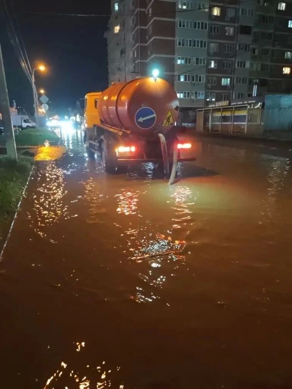 В Краснодаре спецтехника работает в Музыкальном микрорайоне и пос