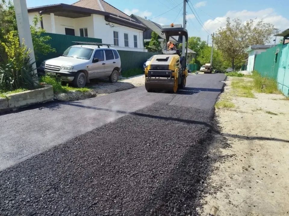 В управлении по развитию и реконструкции автомобильных дорог рассказали, какие работы сейчас ведутся на улицах Новороссийска