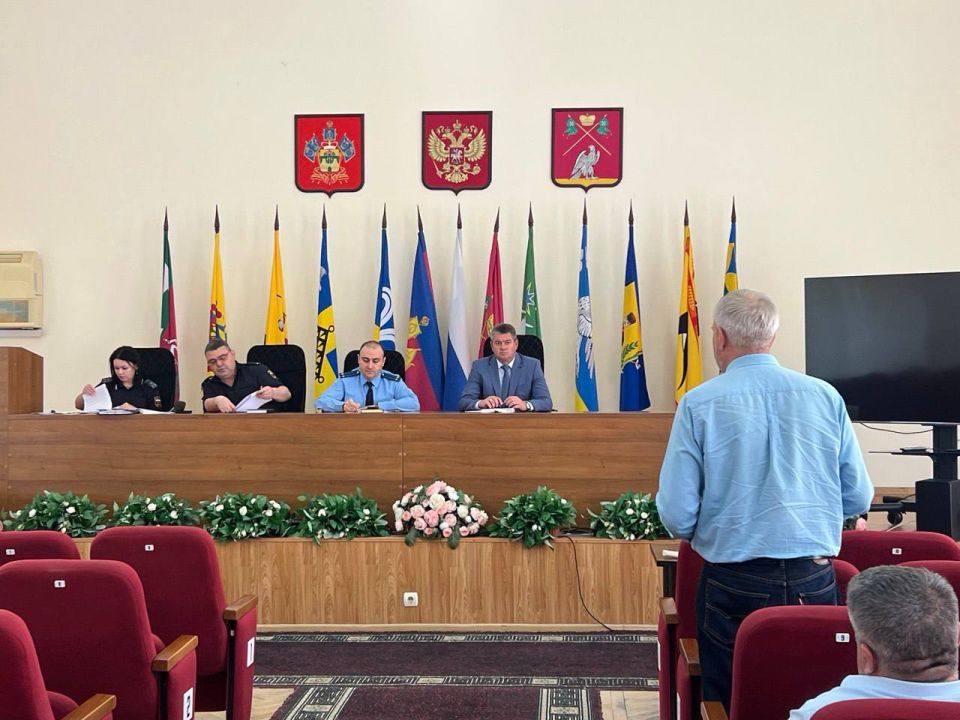 Прокуратурой Выселковского района проведено межведомственное совещание по вопросам исполнения судебных решений по искам прокурора