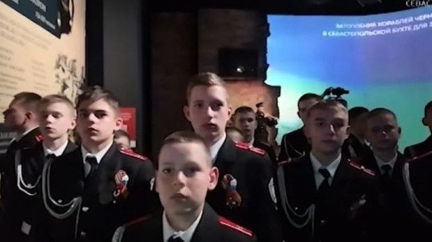 Кадеты из Крымского корпуса побывали в "Новом Херсонесе" и увидели историю с помощью современных технологий