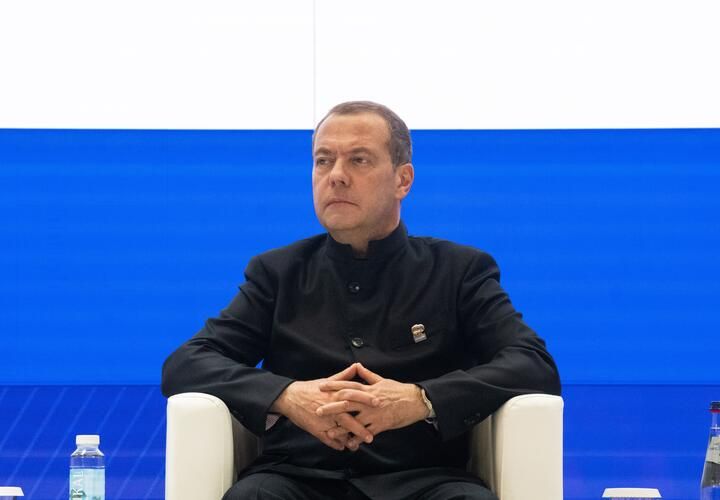 «Наркоурод и его бандеровская свора»: Медведев жёстко высказался о теракте ВСУ на колледж в ЛНР