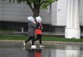 Жители российского города гуляют по улицам в шапочках из пакетов