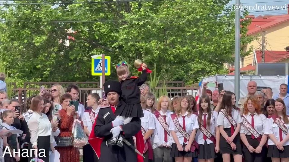 Вениамин Кондратьев: Наши выпускники! В добрый путь, друзья
