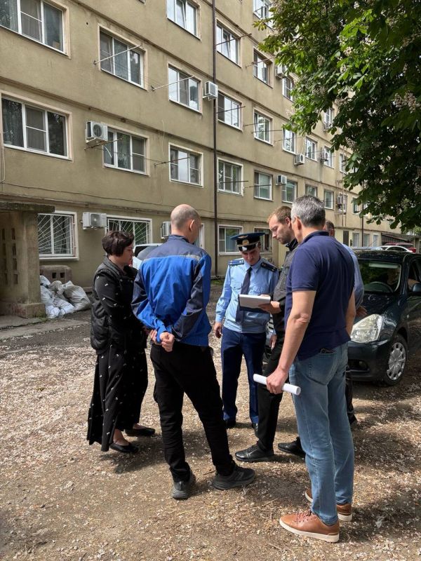 Прокурором Приморско-Ахтарского района проведено выездное межведомственное совещание по вопросам состояния законности в сфере жилищно-коммунального хозяйства