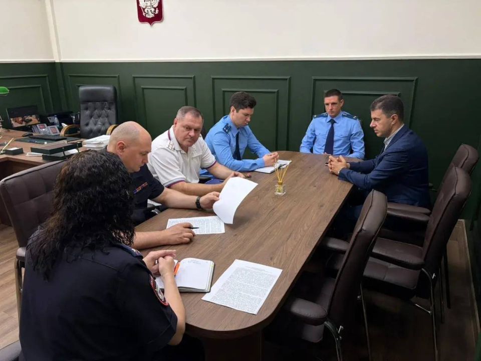 Прокуратурой Калининского района с участием руководителей правоохранительных органов проведено совещании по вопросам профилактики преступности среди несовершеннолетних