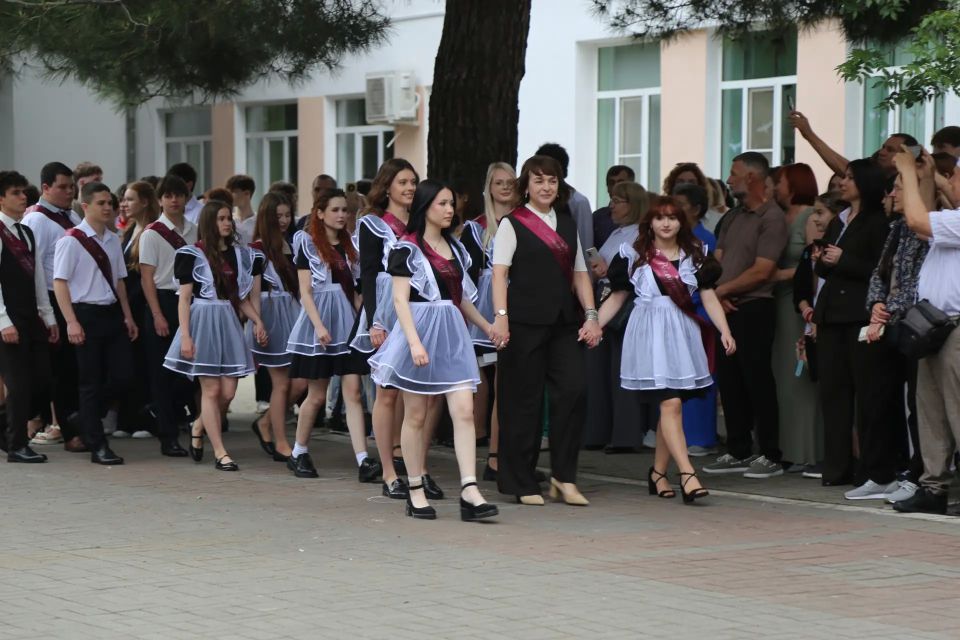 Последние школьные звонки в Большом Геленджике