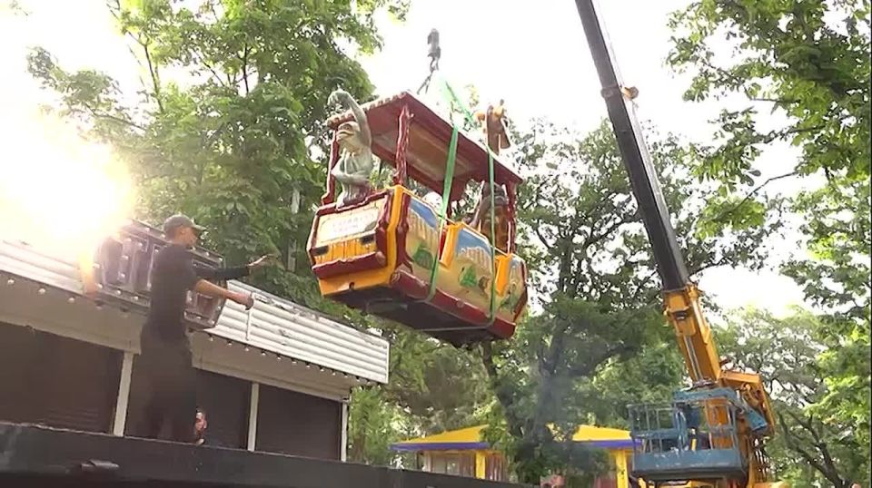 В районе санатория «Солнечный берег» начались работы по демонтажу незаконно размещённых объектов торговли и развлечений