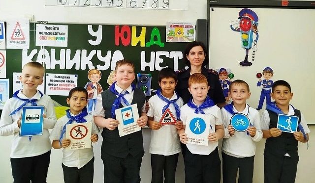 В преддверии летних каникул сотрудники Госавтоинспекции Кубани проводят обучающие занятия с активистами ЮИД