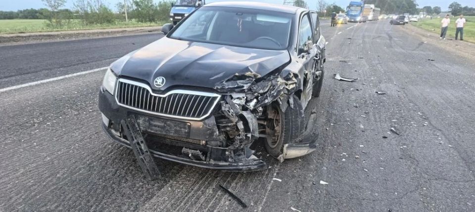 4 автомобиля и Камаз столкнулись в Абинском районе