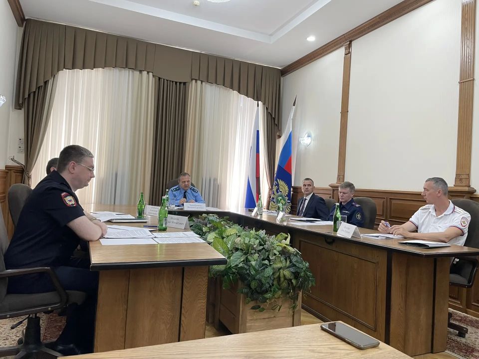 В прокуратуре края состоялось межведомственное совещание по вопросам противодействия правонарушениям и преступлениям в сфере охраны окружающей среды, в том числе на землях особо-охраняемых природных территорий, эффективности...