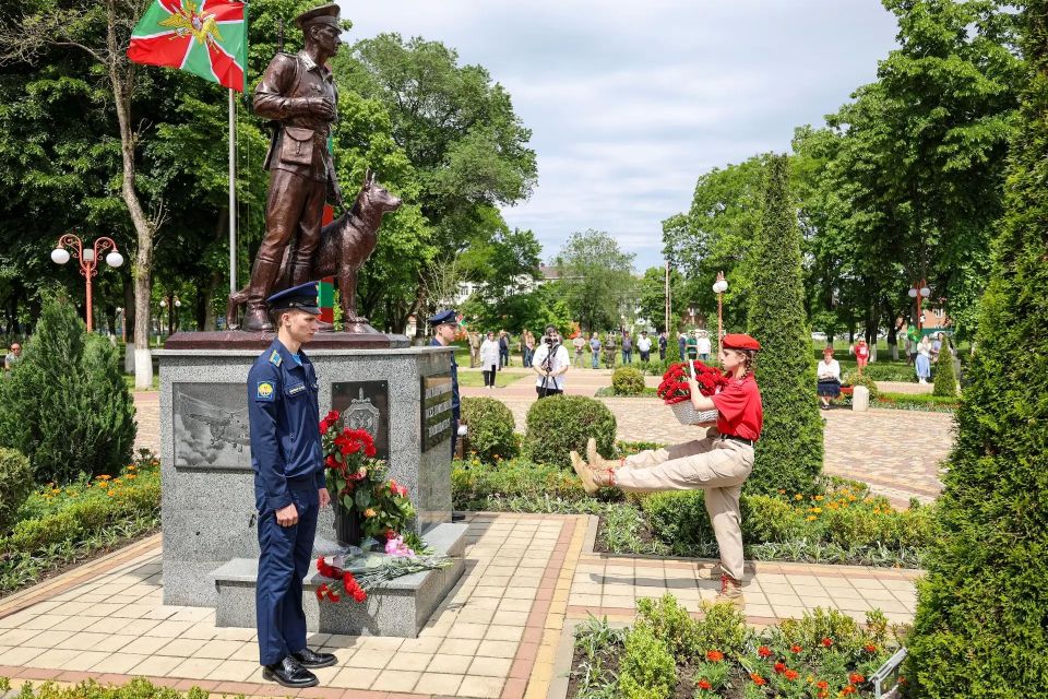 В АРМАВИРЕ ОТМЕТИЛИ ДЕНЬ ПОГРАНИЧНИКА