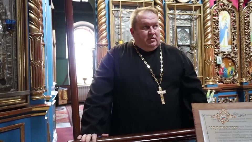 Полицейские вернули похищенную чудотворную икону в сельский храм в Костромской области