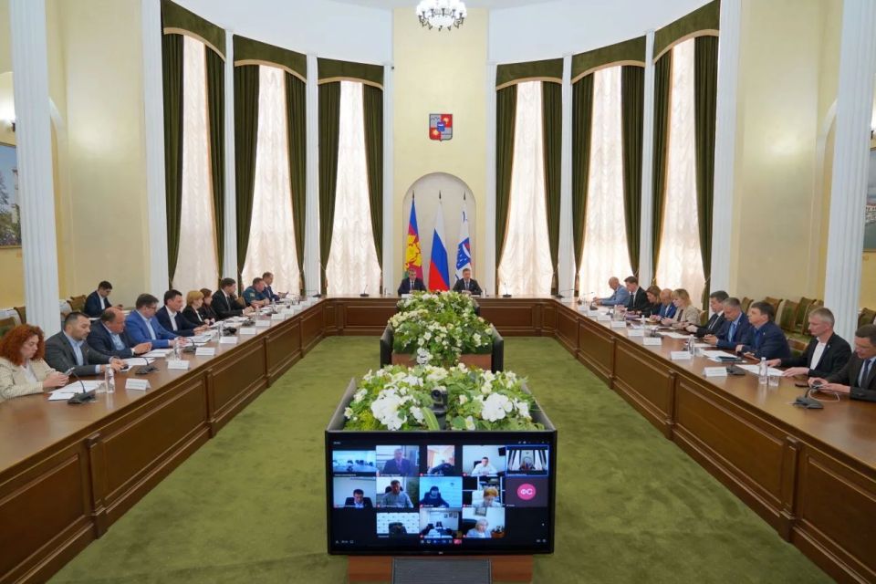 Глава Сочи Андрей Прошунин провел заседание комиссии по предупреждению и ликвидации чрезвычайных ситуаций