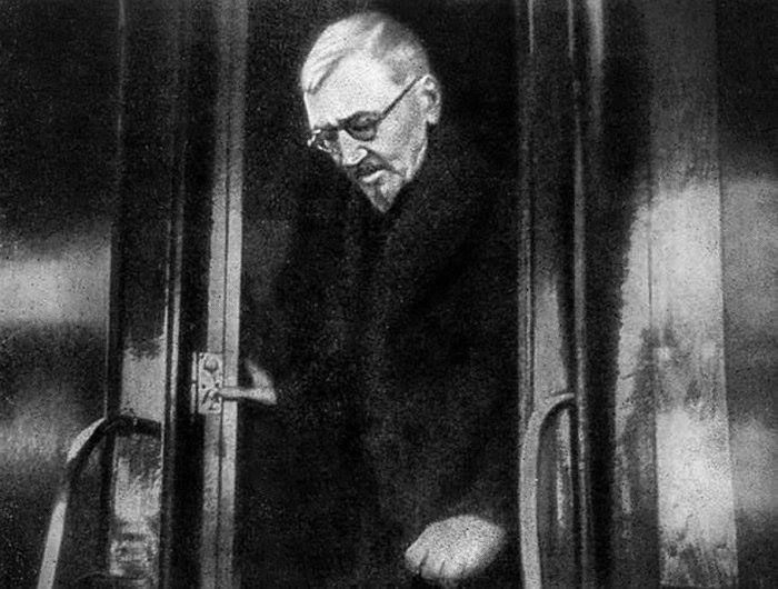 Юлия Витязева: 29 мая 1937 года писатель Александр Куприн, решивший вернуться из эмиграции, выехал из Парижа в Москву
