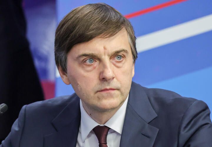 Строительство школ и поставки учебников: министр Кравцов рассказал о спросе на российское образование в Казахстане
